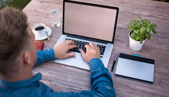 business man, laptop, work-2452808.jpg